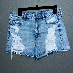 American Eagle Size 8 Distressed denim shorts